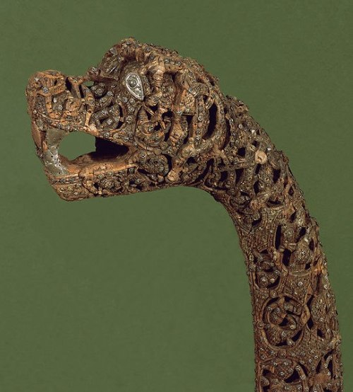 Oseberg animal head post, © Museum of Cultural History, University of Oslo, Norway Five of thes