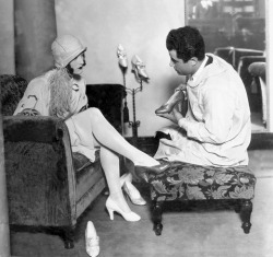 kohlsmearedeyes:  Joan Crawford and Salvatore Ferragamo, 1920s.  