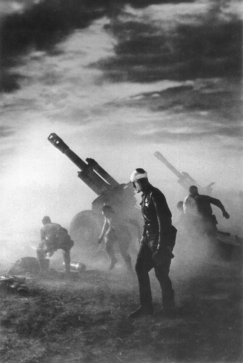quitefranklytv: itsjohnsen: The 2nd Belarusian Front, 1944. Emmanuel Evzerihin What an awesome shot&