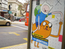 hora-de-aventura:  Adventure Time!  Av. Vitacura, vereda del mall Costanera Center frente al Hospital Metropolitano. Chile. 