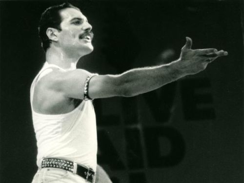 futubandera:  -“No seré una estrella de Rock. Seré una leyenda” Y lo fuiste. Dedicado a uno de los más grandes de la historia del rock. Freddie Mercury (5 de septiembre de 1946 - 23 de noviembre de 1991) Feliz Cumpleaños N° 66