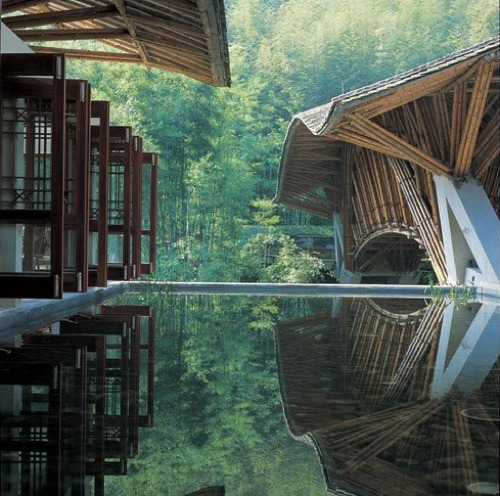mandrag:  thekhooll: Crosswaters Ecolodge  Simón Vélez, architect and pioneer in the contemporary use of bamboo as an essential building component.  He invented a new method to build foundations and roofs, which transformed one of the world’s