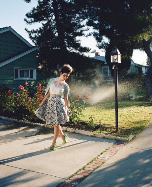 soyculturapop: Marina and the Diamonds, Fome Magazine. The pink button down shirt *-*