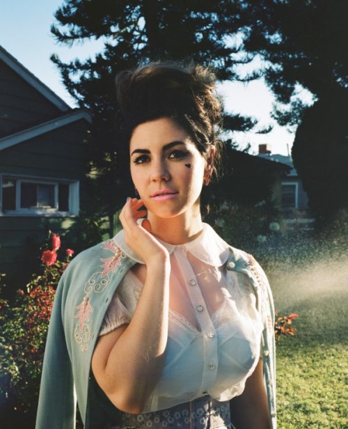 soyculturapop:Marina and the Diamonds, Fome Magazine.The pink button down shirt *-*