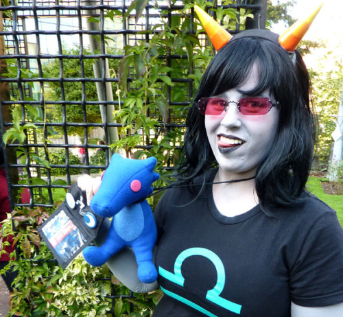 So cosplay. That was a thing I did for the very first time at this years PAX. With the help of a friend who very generously donated her scalemate plush, glasses, and horns, I was able to go as Terezi on Saturday.
So entirely out of my comfort zone,...