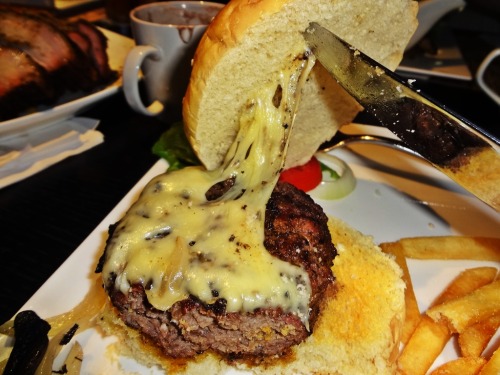 Cheese burger — at Smoking Joe’s BBQ &amp; Lounge