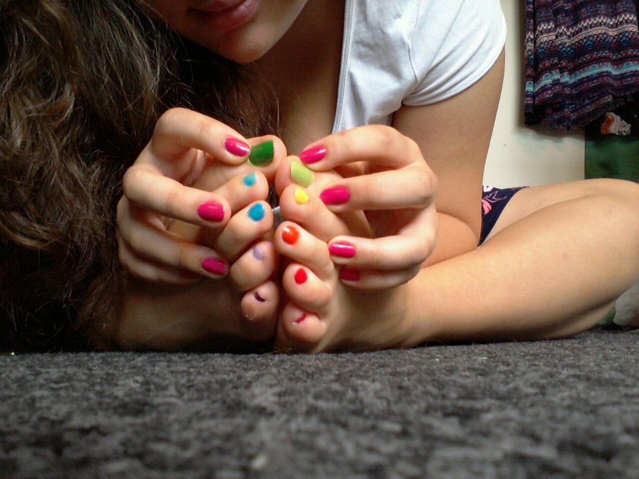 someoneinspace:  turningnothingintosomething: My nail varnish is so bright :’)