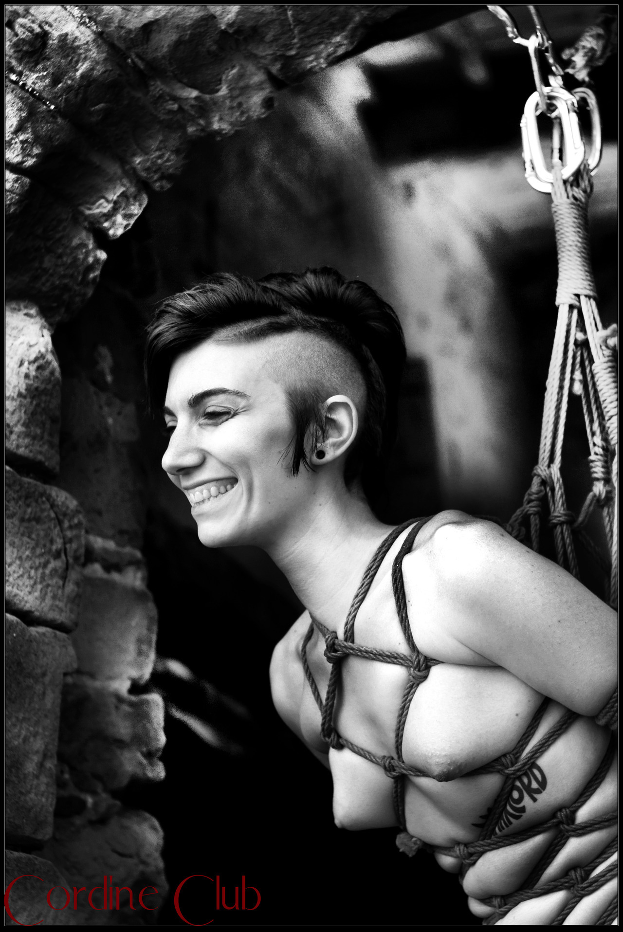 slothfulmemories:  cordineclubarchives:  “Ruins” serie two Rigger: Andrea Ropes