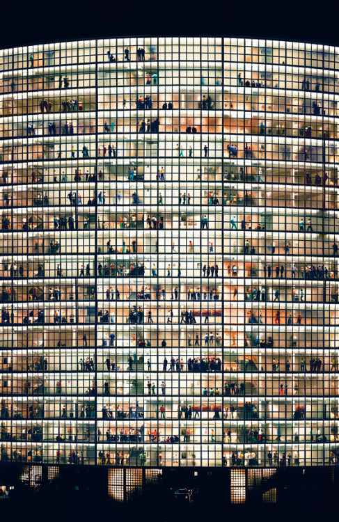 thevuas:  may day by Andreas Gursky