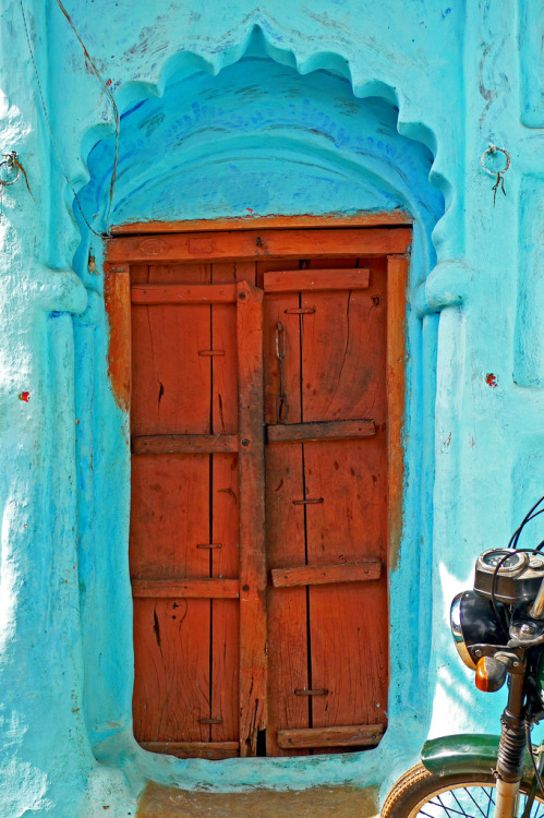 souls-of-my-shoes:  Old Wooden Door In India (by TablinumCarlson) 