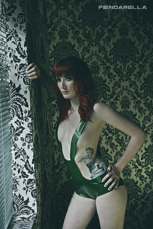 ohmygodbeautifulbitches:  Model: Lauren Lascivious Photographer: Fiendarella Submitted by sweetcheeksandsugartits 