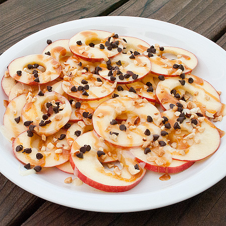 livehappyagain: Apple Nachos 30 large marshmallows 1/3 cup butter, cubed ¼ cup caramel apple 