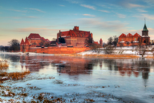 thelastsummoner:  Malbork Castle, overlooking the Nogat River, is the largest castle (by surface are