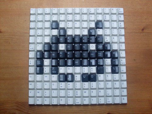 it8bit:  Key Mosaique Space Invaders Created by ThreeHeadedMonkey (via Craziest Gadgets) 
