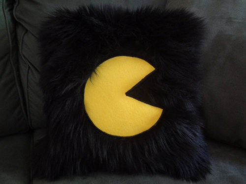 it8bit:  Pac-Man Pillow Pick it up for ษ USD at Pillow Fightz. 