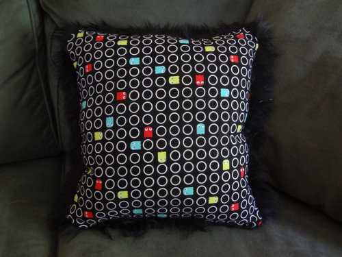 it8bit:  Pac-Man Pillow Pick it up for ษ USD at Pillow Fightz. 