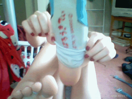 js051971:Red toes excite me!