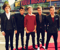guydirectioners:  The boys at VMA’s Red