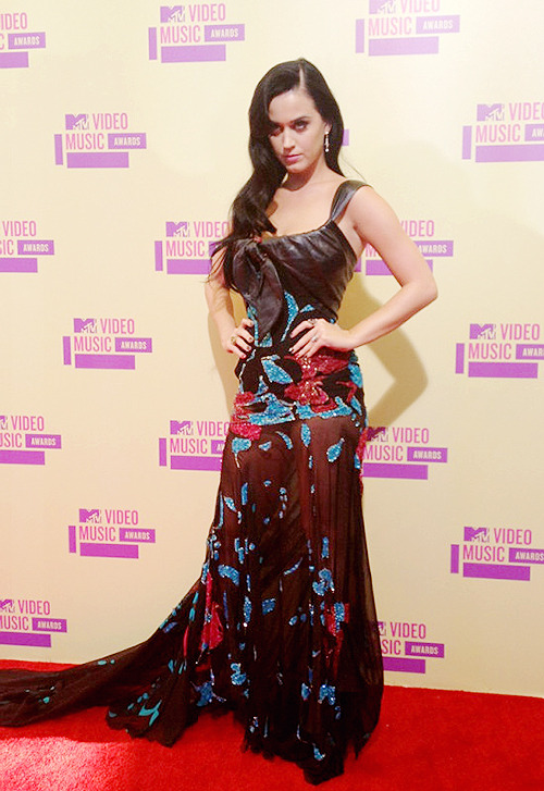 iheartkatyperry:  The Queen has arrived!