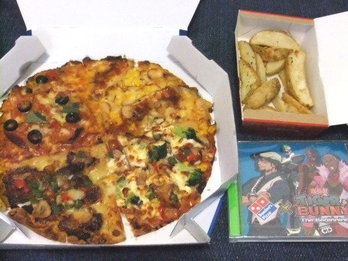 roryobasan:  Got a tip from Iwashi. If you happen to live in Japan, head off to your nearby Domino’s Pizza. Order a pizza and you’ll get a special edition Drama CD. There are two versions of the Drama CD. The one in Iwashi’s picture is the Kotetsu