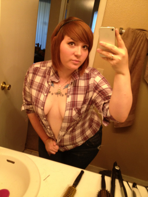 kate-pants:  Tumblr. I’m a hipster today. Enjoy me basking in my pretty face today.