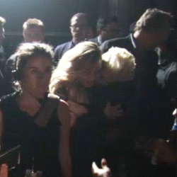 mileynation:  Better picture of Miley and