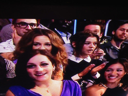 eleanor-calder-style:  I SPOT ELEANOR AND DANI! 