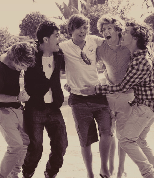 nandos-for-horan:  belfxst: X Factor 2010 - VMA’s 2012   BLESS THIS FUCKING POST 