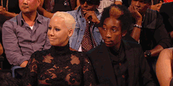 thynipplets:  perrie and zayn seen sitting together at the vma’s 