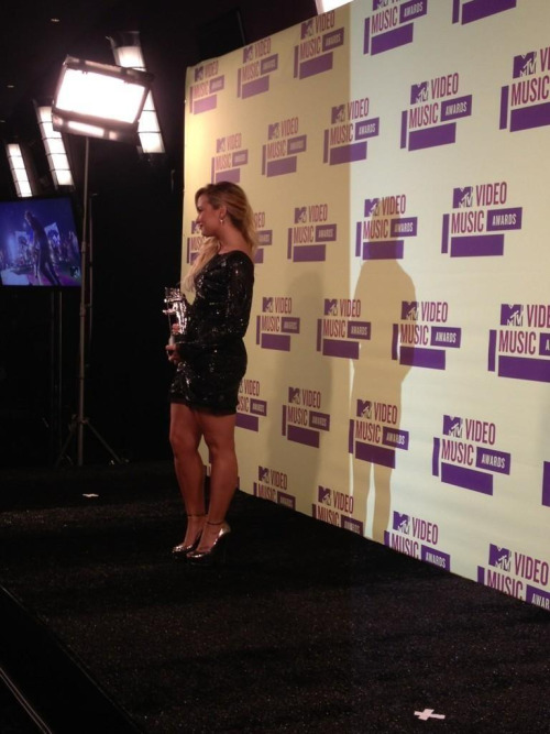 hellyeahdemi:  I LOVE YOU SP FCUCKING MCHU IC JUST CA1NT  DASF~LDGA ASFLASFJFKAKFKAFSKFJKFAJKDSGKDG DFGKDKGG SDGJDGSDLGJGDSGKLSDFJGG 
