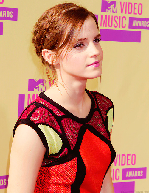 emmawatsonourprincess-blog:  Emma at the VMA (09.06)  *&mdash;&mdash;&mdash;&mdash;&mdash;&mdash;-*