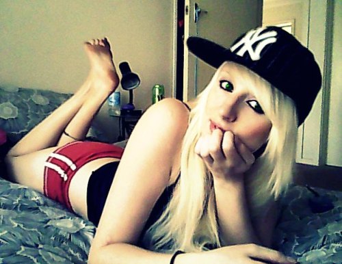 isabelle-end:  Your body feels so right, laying by my side. And if the world should end tonight, baby I’d be satisfied. 