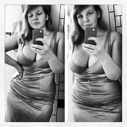 Dezirailovesbatman:  Some Extra Crap Mirror Shots Of The #Dress And I. #Blackandwhite