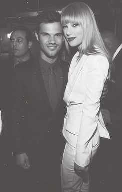 itstooweaktorun-deactivated2013:  Taylor Swift & Taylor Lautner 