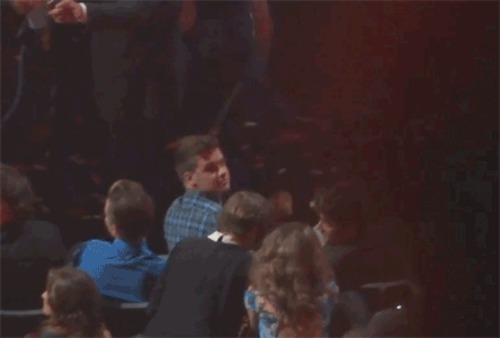 zaynsdrugseller:  Eleanor showing Zayn a dance move?  