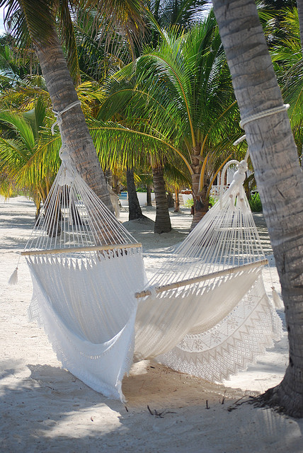 Victoria House beach hammock, Ambergris Caye, Belize (by Rockett73).