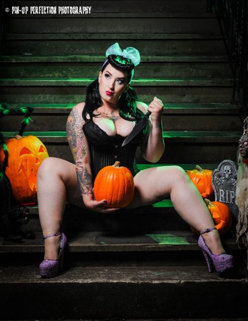 Sex killerkurves:  kerosenedeluxe:   TRICK OR pictures