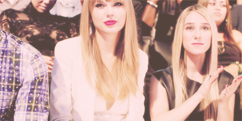 tswiftonline:Taylor Swift: 2012 Video Music Awards