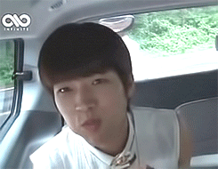 gyugasmic:  Woohyun noming on food so adorably ｡◕‿◕｡ 
