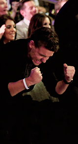 pattthedogscrewthelightbulb:  jamesmullingar:  itsonlikeliampayne:  BUT LOOK  why