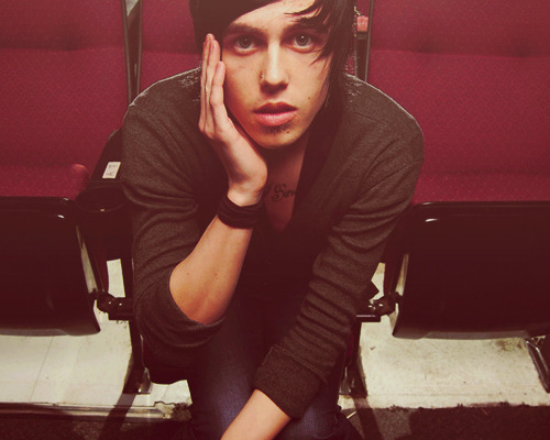 sleepingwithsirens-org:  These pics look normal, but when you see it . http://kellin.dailypix.me/when-you-see-it-