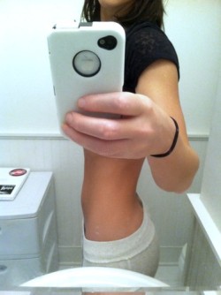 Showusyouriphone:  Skinny Babe Showing Off Her Flat Stomach. Iphone Self Shot Body.