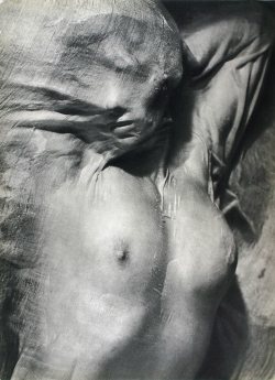 svell:  Erwin Blumenfeld, Nude under wet