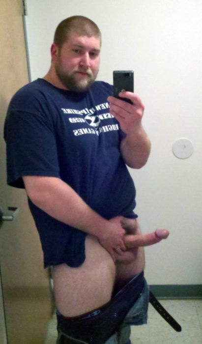 hunghairybear:  thebeautitudes:  love-amateur-cock:  DAM…:)  WOOF! Beef stud with a big ‘ole cock! Wouldn’t mind choking down a load or 2 from that knob.  This be me. ;) 