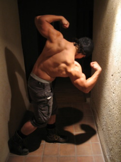 muscru:    David Higuera    First saw this pict when David was 18-19, and i still admire it    