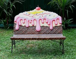 rockabillyhitsandhousewifeshit:  This is a big deal. Ice cream cone chairs. Freak out.