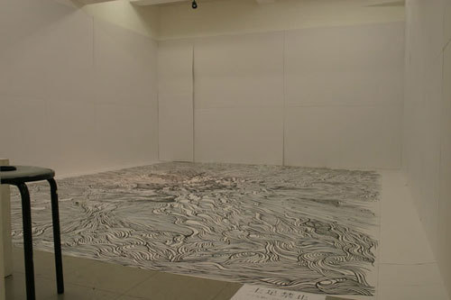 chickenshit:  Japanese artist Yosuke Goda covered an entire room with creative drawings.  