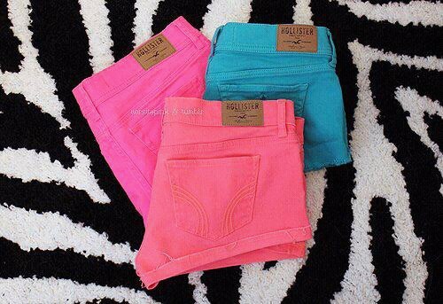 i-want-some-leftover-cupcakes:  All girls love shorts!** 