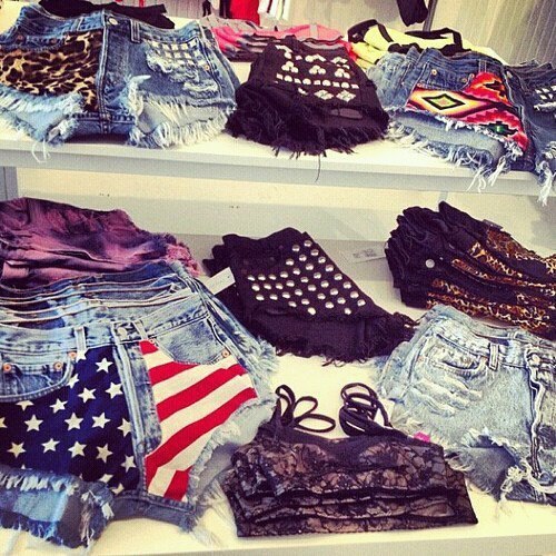 i-want-some-leftover-cupcakes:  All girls love shorts!** 