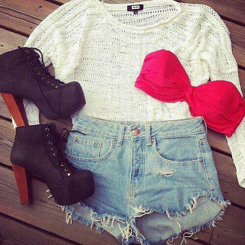 i-want-some-leftover-cupcakes:  All girls love shorts!** 